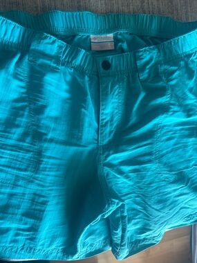 Columbia women’s Turquoise Lightweight Outdoor Shorts